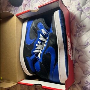 Boys Nike Black and Blue Sneakers High-Top Style